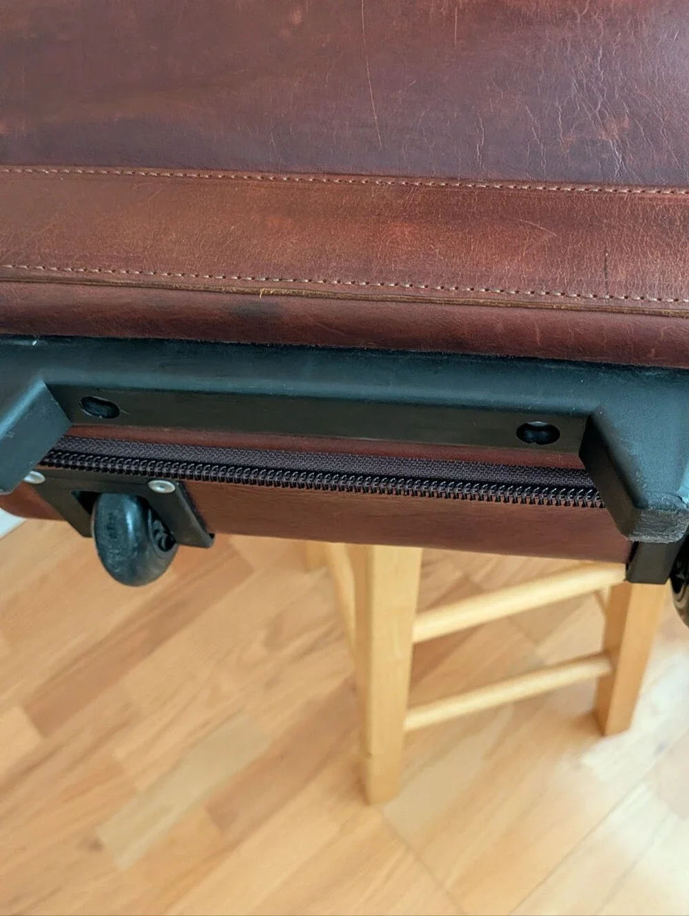 Vintege J.W.HULME CO.Made In America Leather Rolling Carry-On Bag - Brown